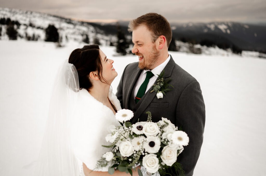 Oregon winter elopement couple. Oregon Seasonal Elopement Guide.